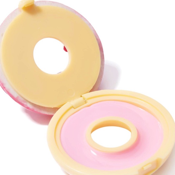 🆕 🍩Glamour Dolls Flour Child Doughnut Lip Gloss - Picture 4 of 7